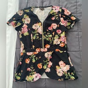 Jaanuu tulip scrub top